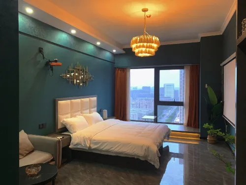 Strawberry E-sports Homestay (Xinxiang Baolong Plaza)