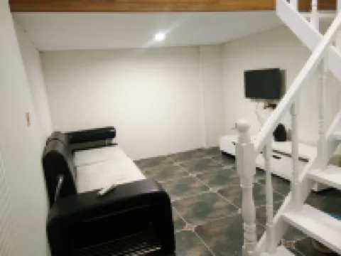 Yongcheng Lily Theme Hotel