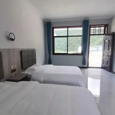 Taibai Mountains, Water and Yunjian Farmhouse