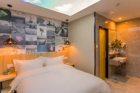 Qingmu Hotel (Nanjing Jiangdongbei Road Provincial Maternity and Child Health Care Hospital Shop)