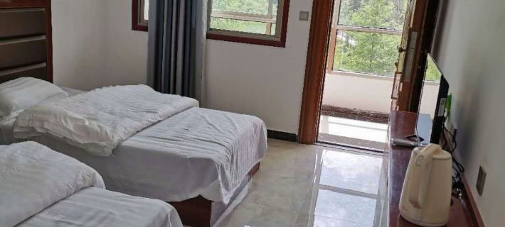 Wenxian Tianchi Luxury Mountain Villa Hotels in Wen County