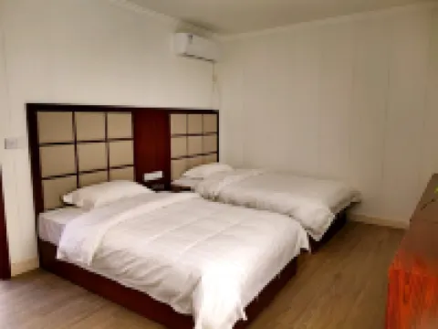 Urad Zhongqi Huawen Business Hotel