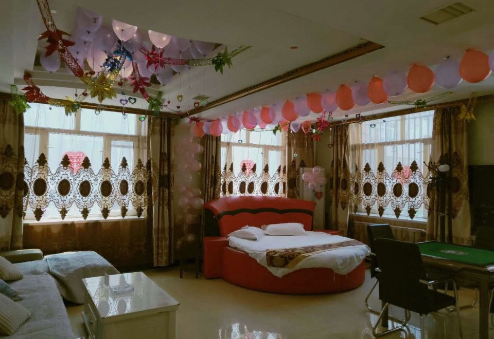 Helen Happiness Hotel - Housity