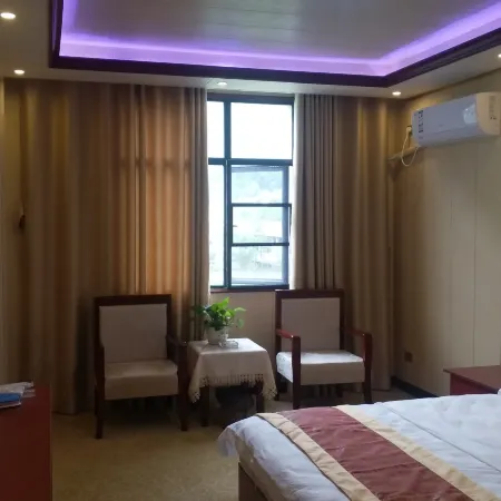 Baokang Huayi Hotel