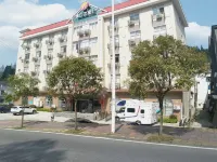 Jinjiang Inn Select Hotel (Jinggangshan Scenic Area Bus Station) Hotels near Revolution Martyr Memorial Tower