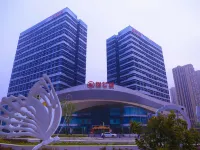 千禧酒店（鄭州華南城龍湖錦藝城購物中心店） 鄰近鄭州經貿學院的酒店