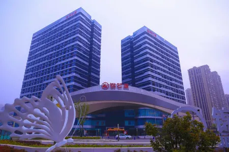 Millennium Hotel (Xinzheng Longhu Jinyicheng Shopping Center) Отели рядом с достопримечательностью «Henan Mechanical and Electrical Vocational College»
