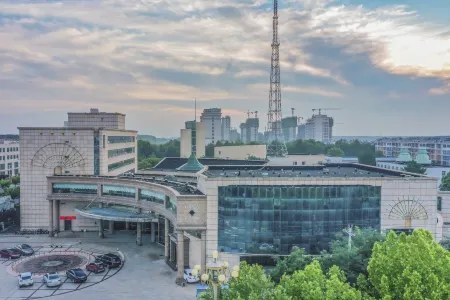 Succeed Hotel Отели рядом с достопримечательностью «Li Dazhao Memorial Hall (South Gate)»