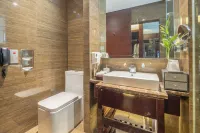 โรงแรมรอแยล เซเลบริตี้