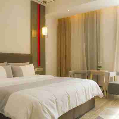 朝歌裏月宿地藝術酒店(鶴壁高鐵站店) Rooms