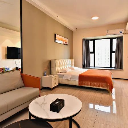 Luoyi Apartment (Fuyang Hengda Lvzhou Shop)