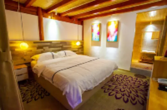 會澤盛夏光年精品客棧