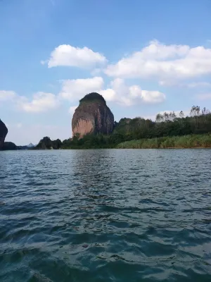 Good Luck Magic Hotel (Longhu Mountain West Gate Shop)