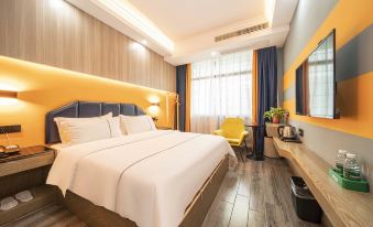 Yiyang Fenglin Evening Hotel