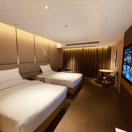 Reign  Hotel