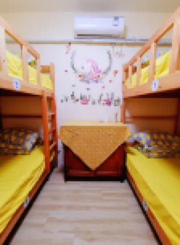 See Sea Youth Hostel (Qingdao May 4th Square Store)