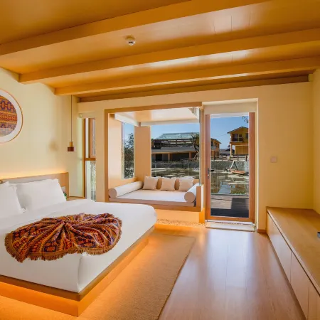 Lugu Lake Mosuo Home Hotel