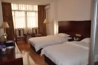 宜良湯池君豪商務公寓 鄰近華僑城雲端花海的酒店