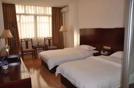 Tangchi Junhao Business Apartment Отели рядом с достопримечательностью «Dixiadao Stone Forest»