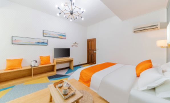 Risheng Apartment (Guangzhou High-speed Railway South Station Dazhou Metro Exit Shop)