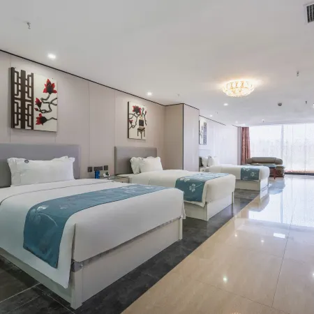 Pudong Holiday Hotel Hotels in Aksu