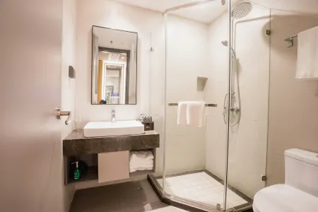 Homeinn Selected Hotel (Shenzhen Huaqiangbei Yannan Subway Entrance)