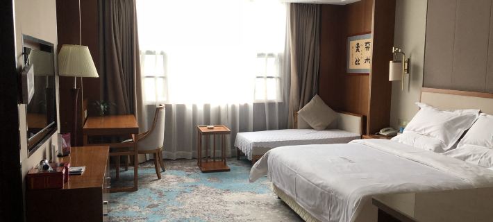 Fufeng Holiday Hotel Hotele w: Autonomiczny Powiat Sandu Shui