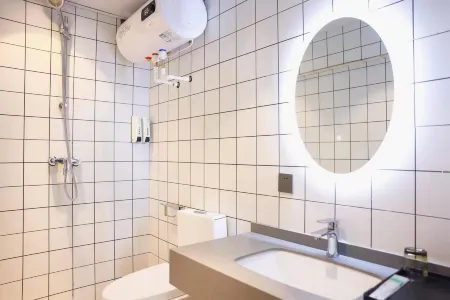 Orange Homestay (Zalantun Pedestrian Street)