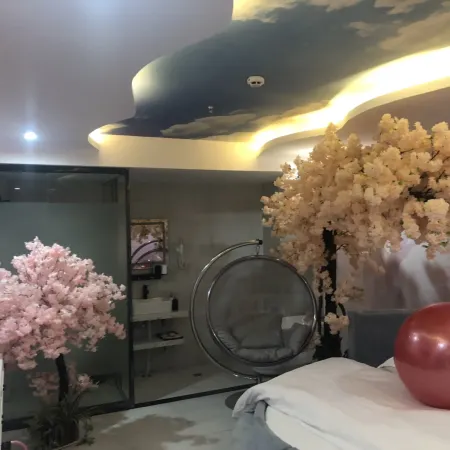 Pu'an Yihong Boutique Theme Hotel