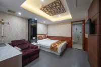 Anqing Zhongyuan Lushui Hotel (Railway Station)