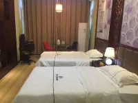 Nanzhao Yishuiju Theme Hotel - parking