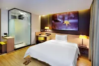 IU Hotel (Sansu temple, Meishan Statue Square) - موقف سيارات