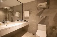 Romantic Manwu Hotel (Hengyang High-speed Railway Station Wuhu Wanda Shop) - Kitchens