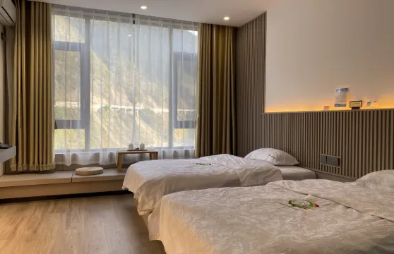 貢山三江源酒店