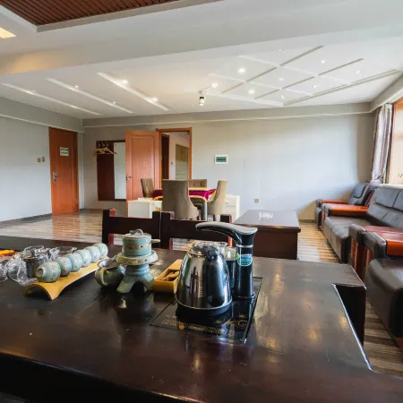 Xindongfang Business Hotel