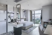 Meihua Hotel (Nanning East Railway Station South Square)