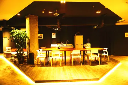 JVS Hotel (Shanghai Railway Station) Отели рядом с достопримечательностью «Jiuzi Park»