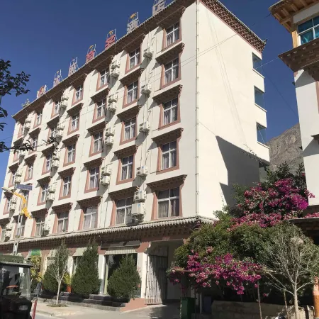 Derong Tawang Business Hotel