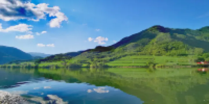 Kuandian Lake Light Mountain House B&B