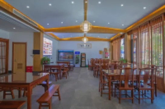 Two rolls B&B (Jiuhuashan Tourist Transfer Center)