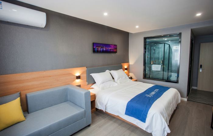 Home Inn Huaxuan Hotel (Huailai Zhongbao Street Railway Station)