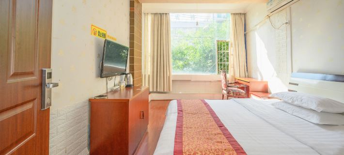 Yuechi Xunjie Business Hotel Hotels in Yuechi