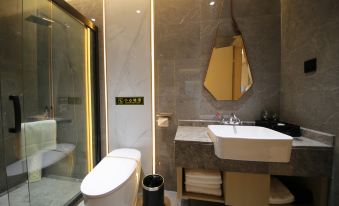 Wuhua Water Moon Skylight Luxury Boutique Hotel