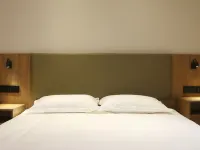 Lanzhou Baichuan Hotel (Xiguan Cross Subway Station Landa Second Hospital) Hotels near Zhongshan Bridge
