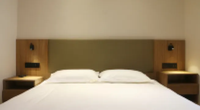 Lanzhou Baichuan Hotel (Xiguan Cross Subway Station Landa Second Hospital) Hotels near Xiguan Mosque