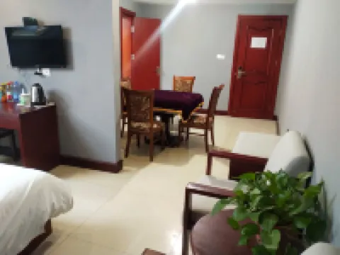 Sunshine Holiday lnn Gushi Lake