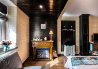 Yading Jingmi Xiaoying Inn Hotels near Langjiling Temple of Gongga