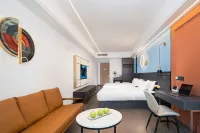 Chengdu Chunxi Road Tianfu Square Rushi ChaowaHotel
