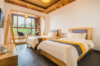 Fengyuan Homestay Hotels in Xiling Snow Mountain