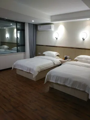 Nanzhang Jinzhong Xiangqing Holiday Hotel - parcheggio
